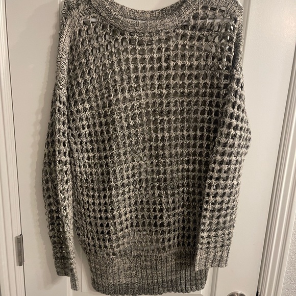 High low knit hole sweater - Picture 2 of 3